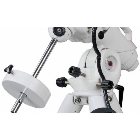 Télescope SkyWatcher 200/1000 sur EQ6-R